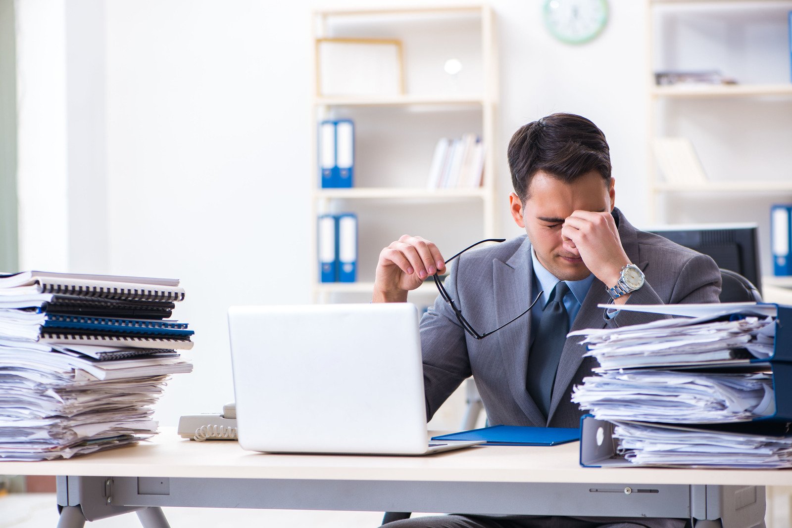 系統難用又昂貴，AI投入高成本，轉型進退兩難！