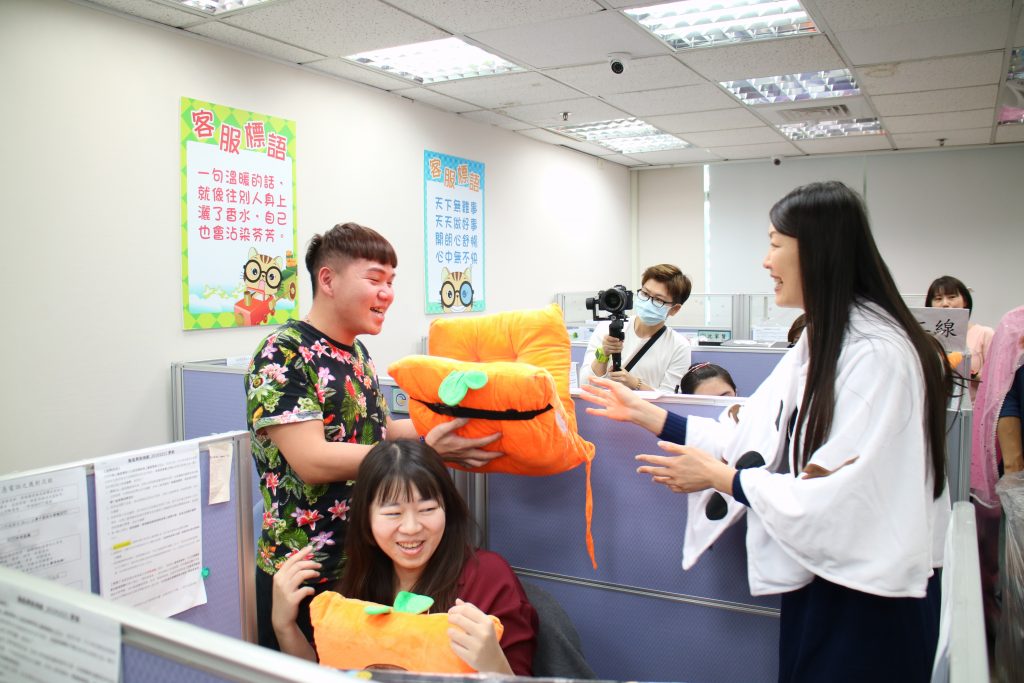 程曦聖誕節_總經理MOMO巡迴北中南送禮