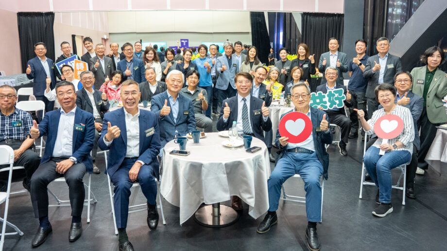 Group photo at Taiwan Renaissance Platform business networking dinner